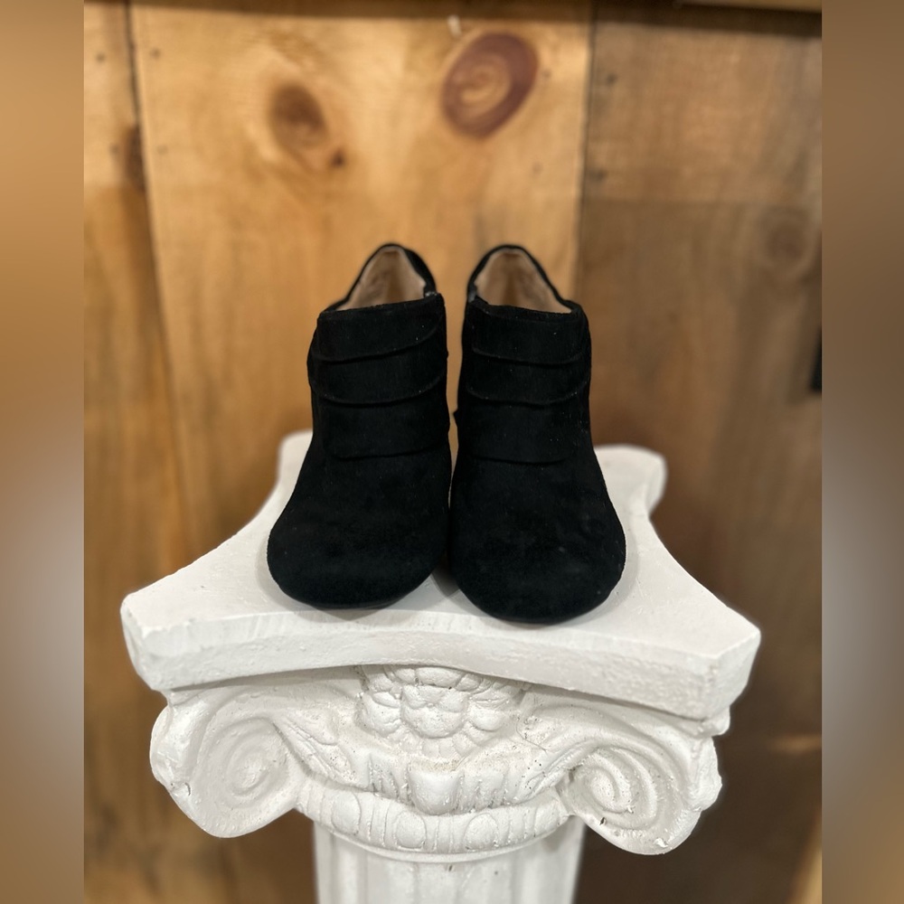 Elegant Black Women's Ankle Boots/ life stride Flex size 6/ new condition